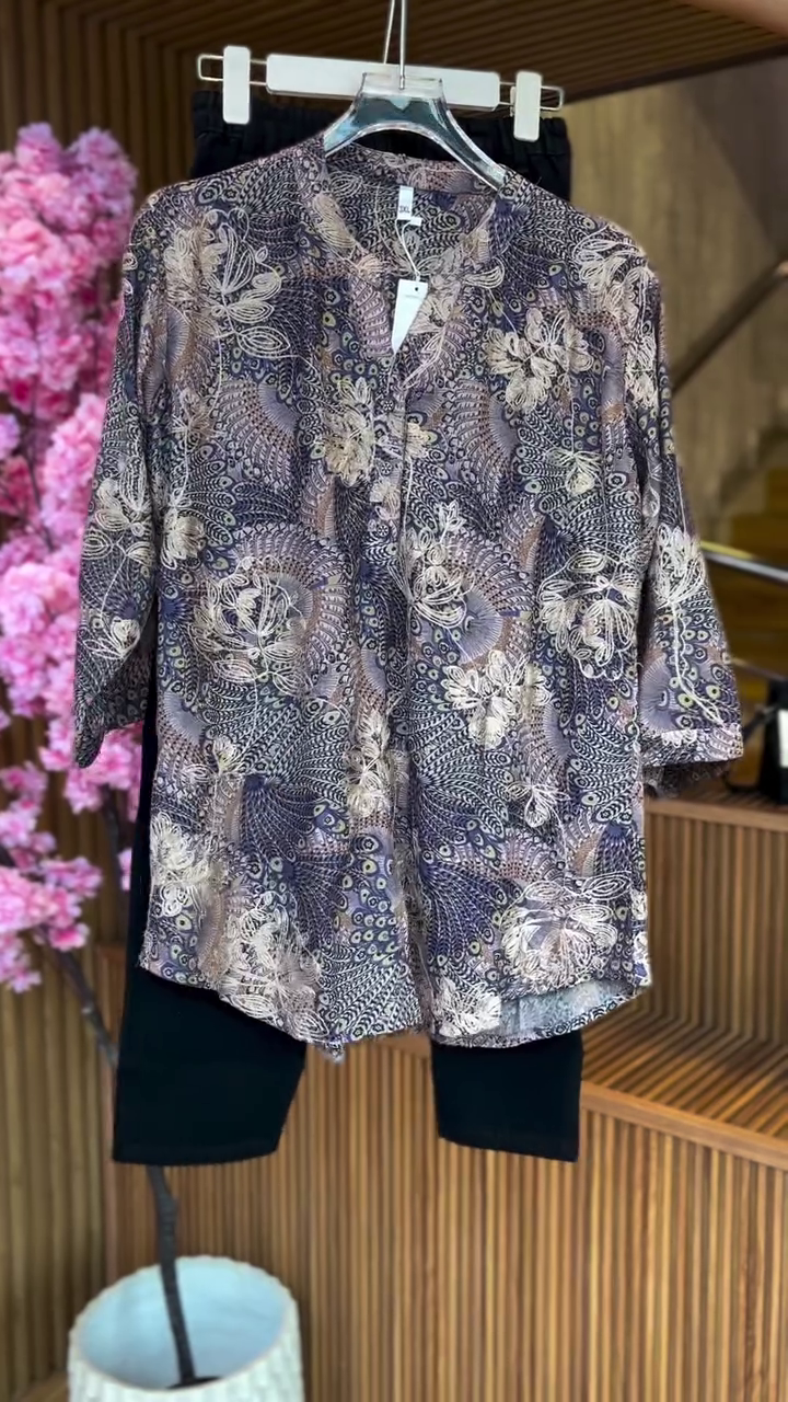 Swirl Bloom Blouse & Noir Base Pants