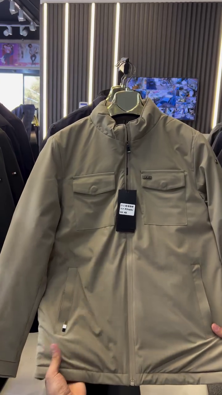 BLACK SLEEVELESS SWEATER WITH GRID SHIRT