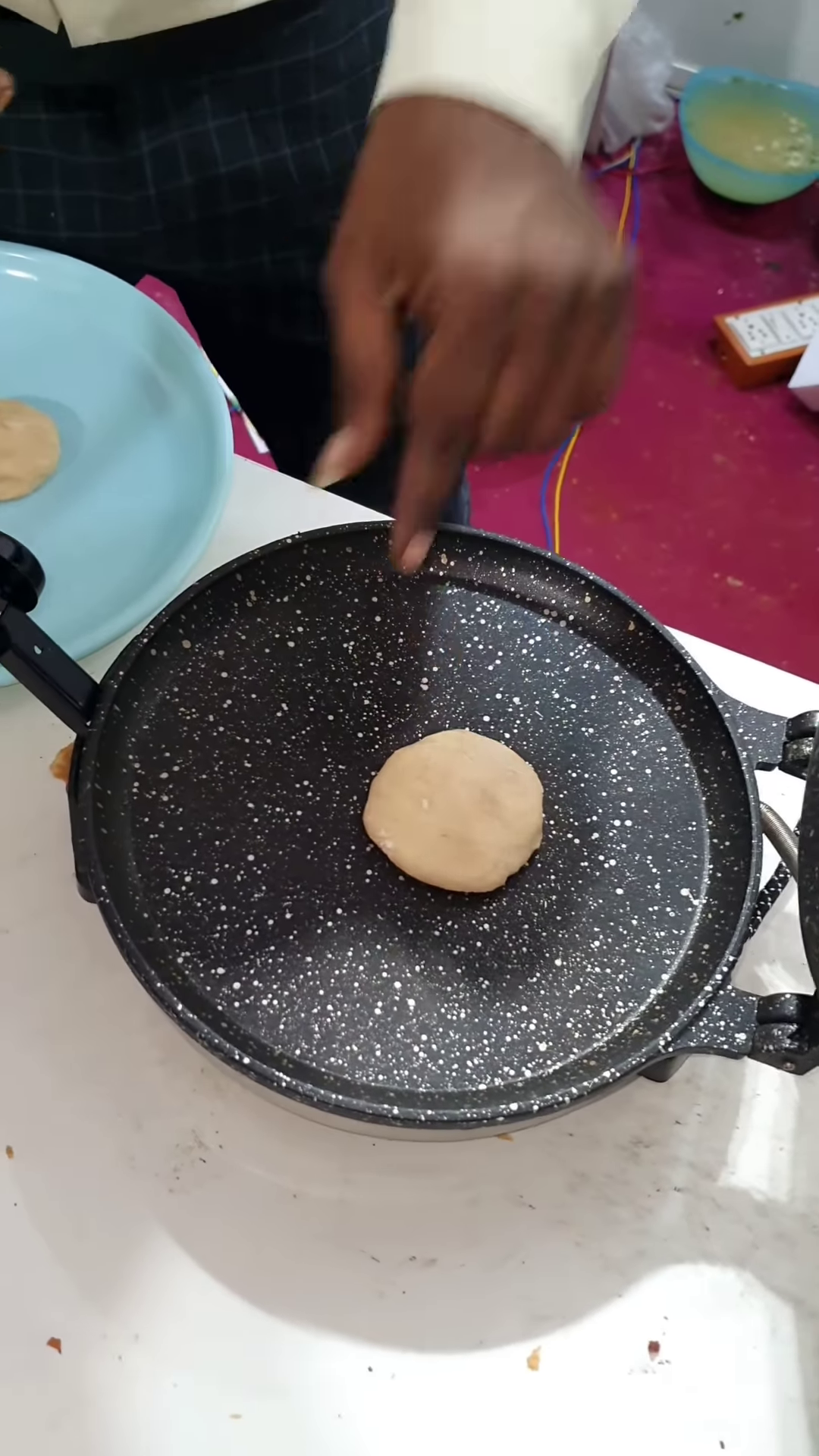 Non-Stick Roti and Tortilla Maker Press - Image 3