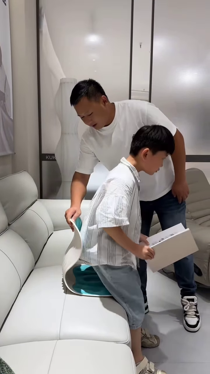 Ergonomic Children's Posture Booster Seat: Pink Adjustable Study Cushion for Proper Sitting Position - Image 2