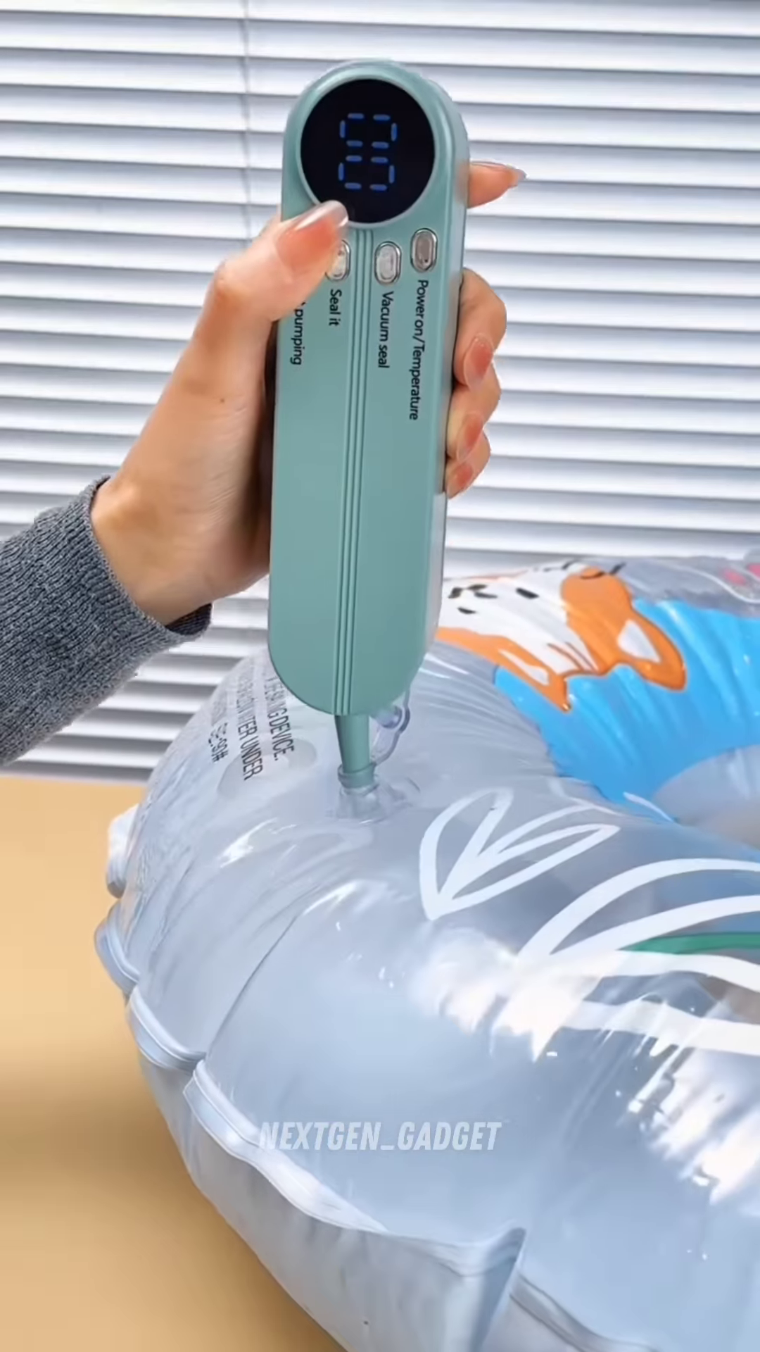 Compact Cordless Food Vacuum Sealer - Portable Preservation System for Kitchen Use - Image 2