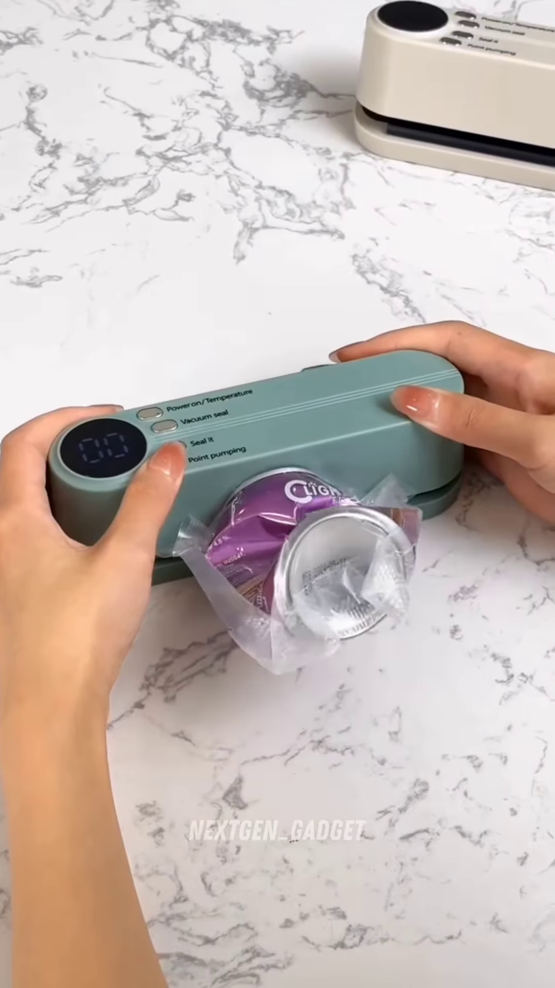 Compact Cordless Food Vacuum Sealer - Portable Preservation System for Kitchen Use - Image 3