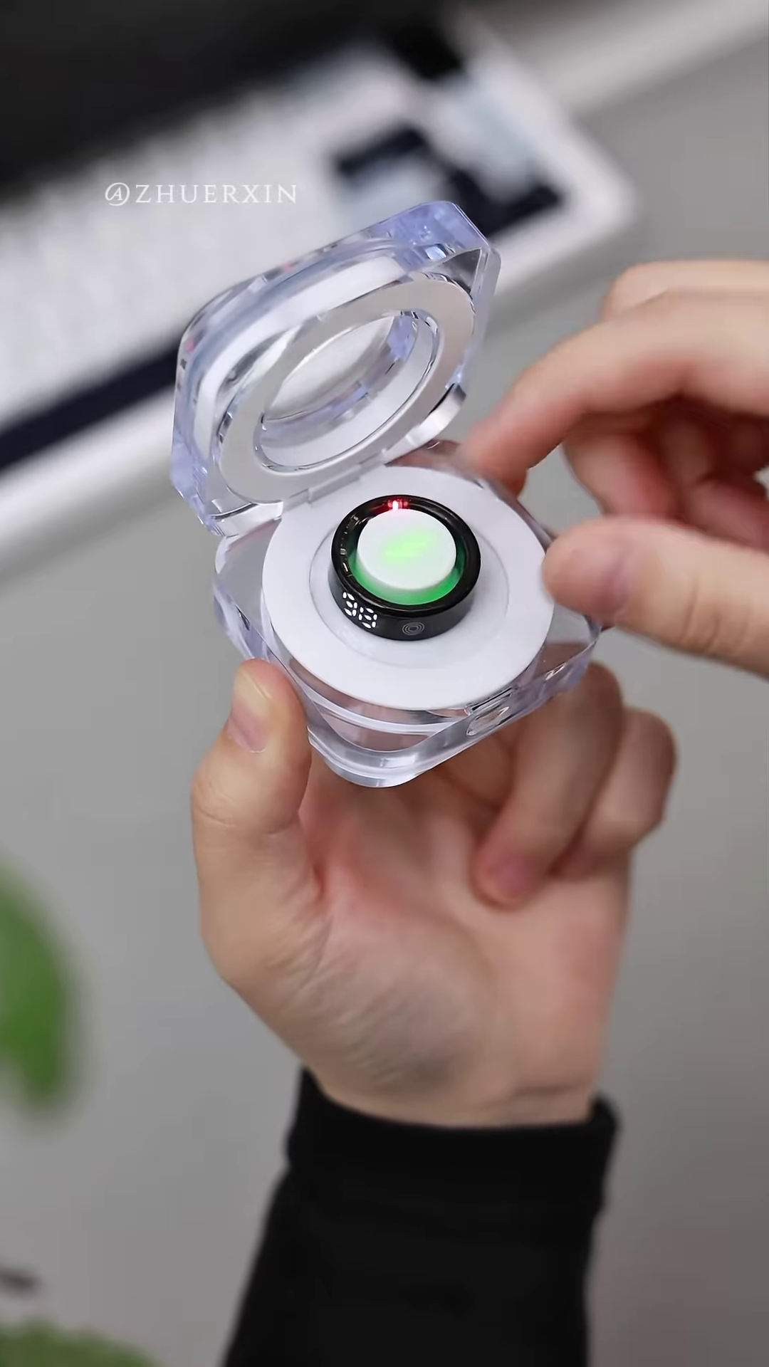 Sleek Digital Display Smart Ring - Wearable Technology for Time and Notifications - Image 2