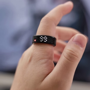 Sleek Digital Display Smart Ring - Wearable Technology for Time and Notifications