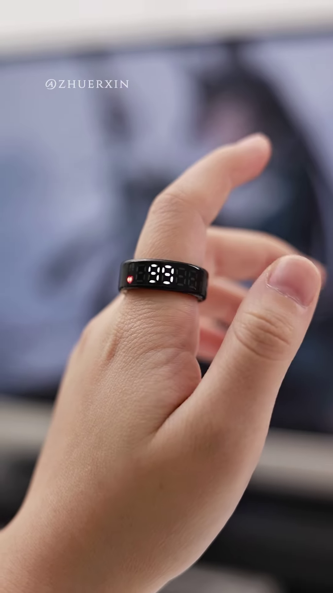 Sleek Digital Display Smart Ring - Wearable Technology for Time and Notifications