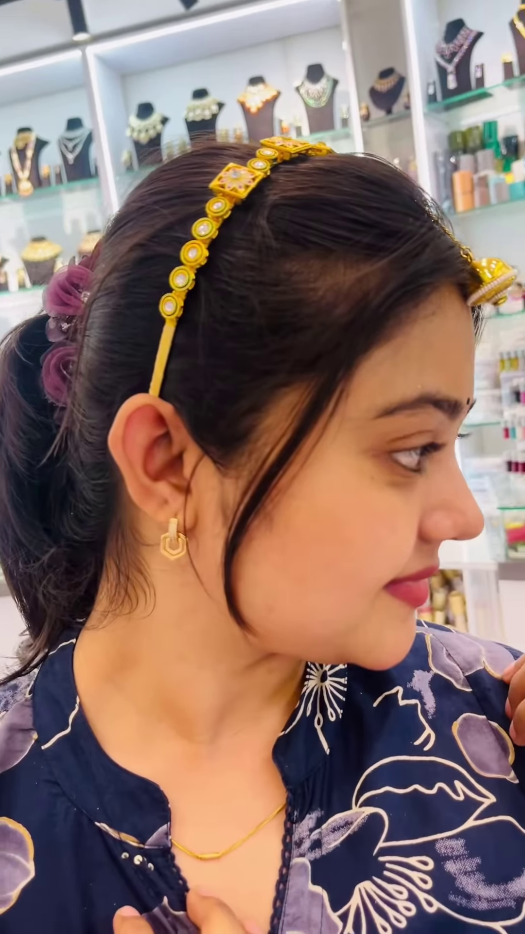 Elegant Gold-Toned Matha Patti with Kundan and Pearl Detailing for Women - Image 4