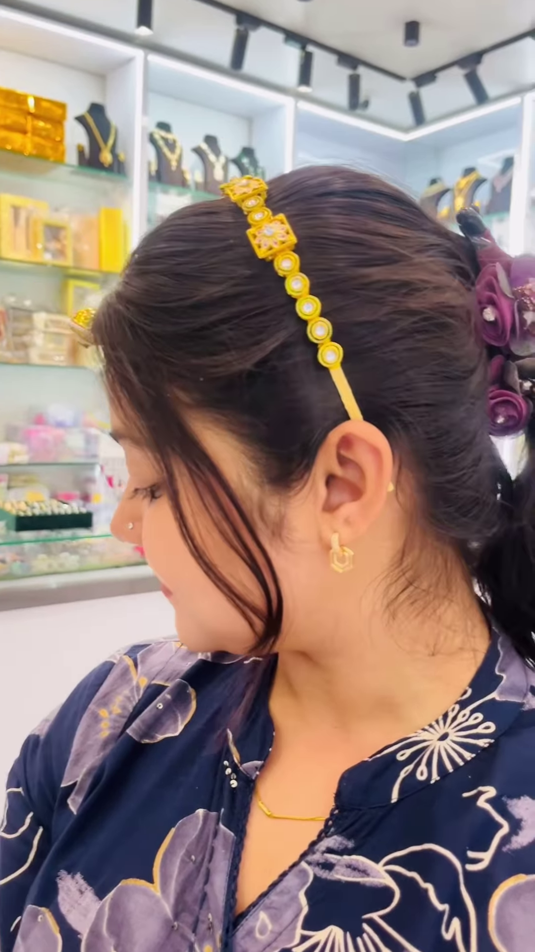 Elegant Gold-Toned Matha Patti with Kundan and Pearl Detailing for Women - Image 3