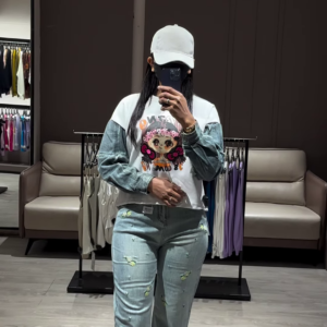 Casual Graphic Sweatshirt with Denim Sleeves and Embroidered Jeans Outfit