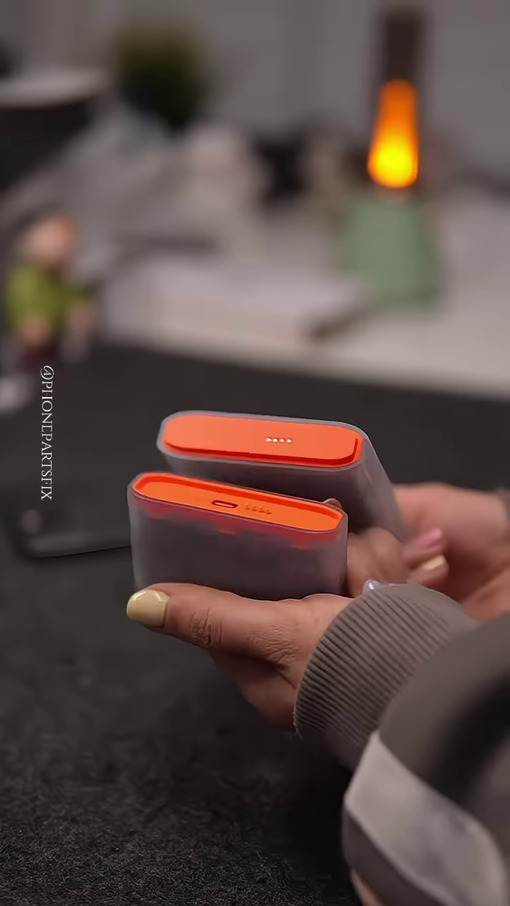 High-Capacity Multi-Port Power Bank for Simultaneous Device Charging - Image 4