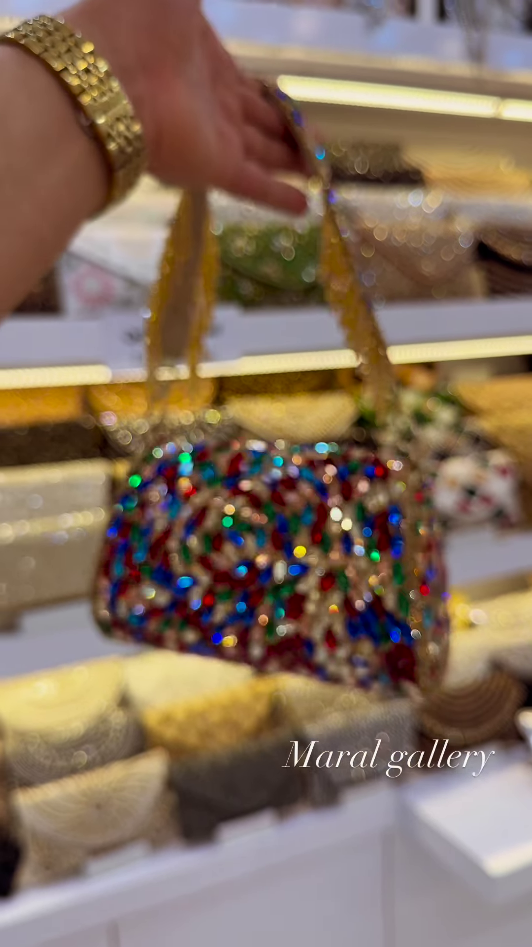 Dazzling Embellished Clutch Bag with Chain Strap for Evening Occasions - Image 3