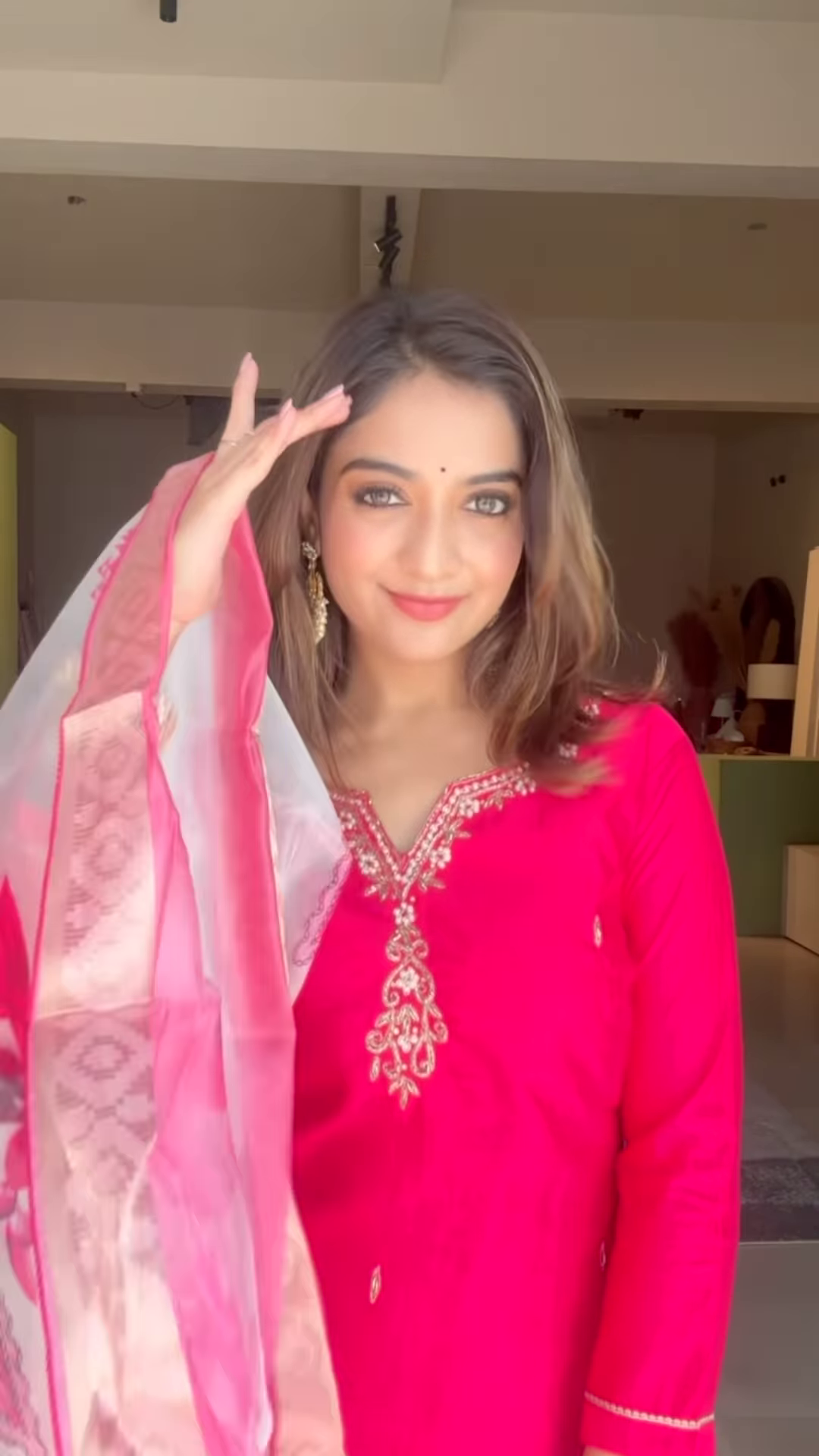 Elegant Off-White Embroidered Kurti Set with Contrasting Dupatta - Image 4