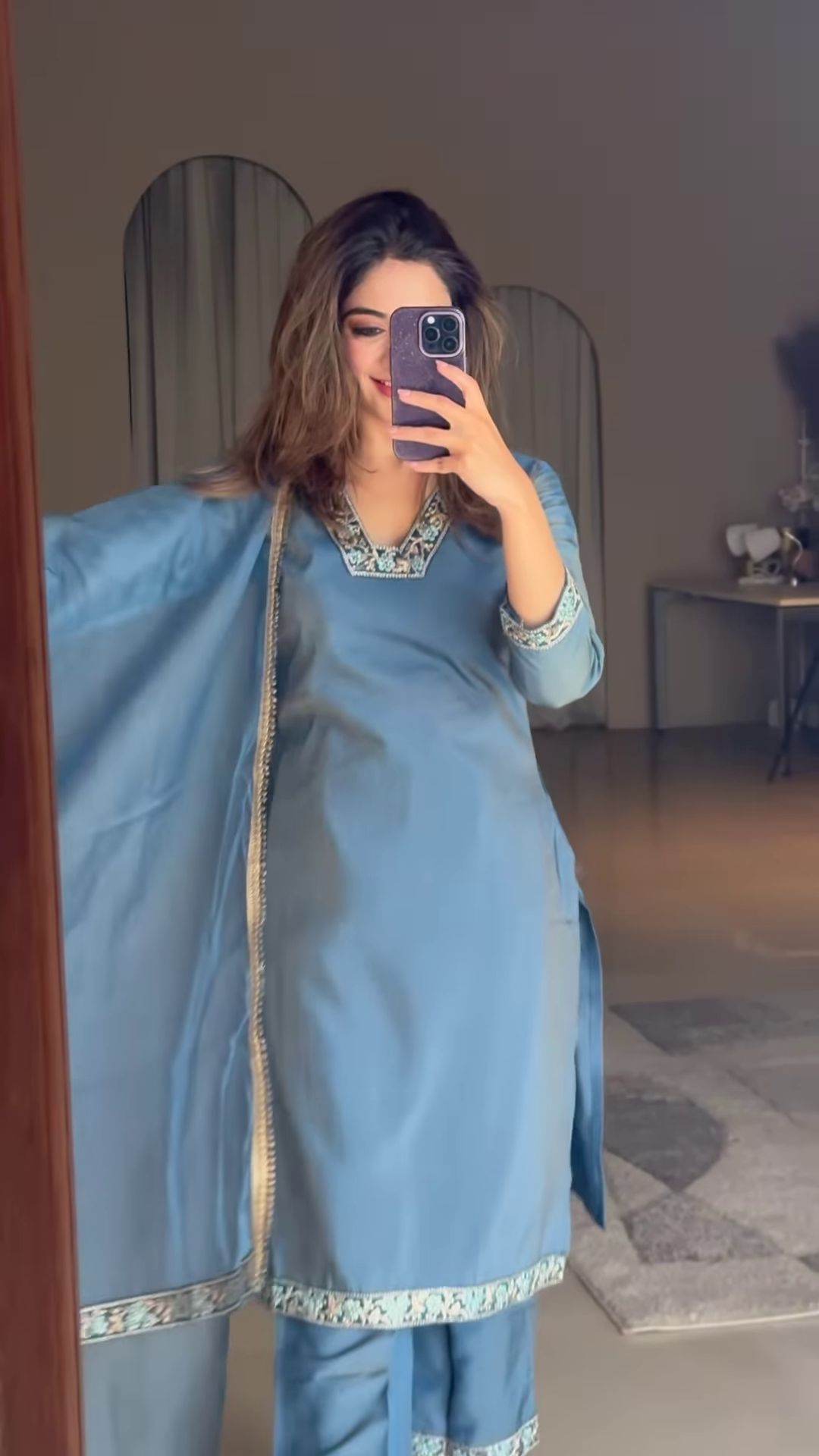 Elegant Off-White Embroidered Kurti Set with Contrasting Dupatta - Image 3