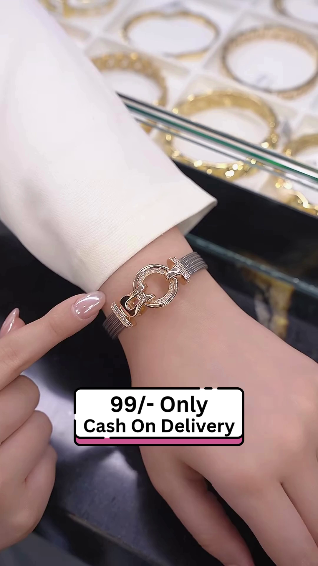 Stylish Silver-Toned Mesh Choker Necklace with Interlocking Ring Clasp and Matching Earrings - Image 3