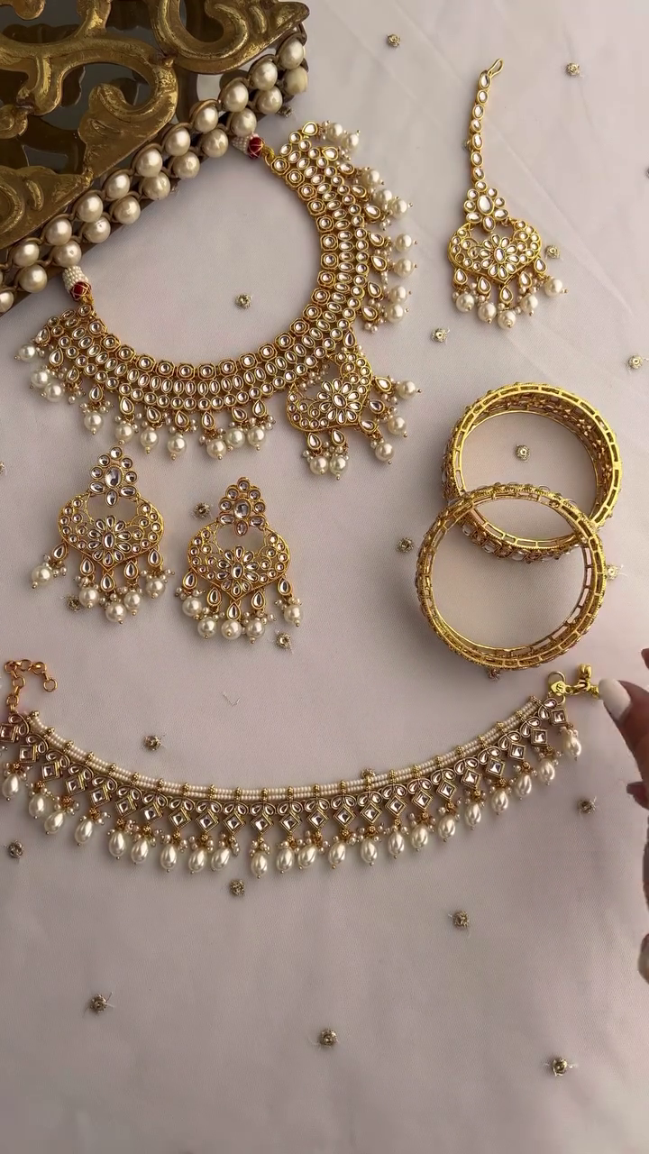 Elegant Gold-Toned Kundan Necklace Set with Pearl Drops