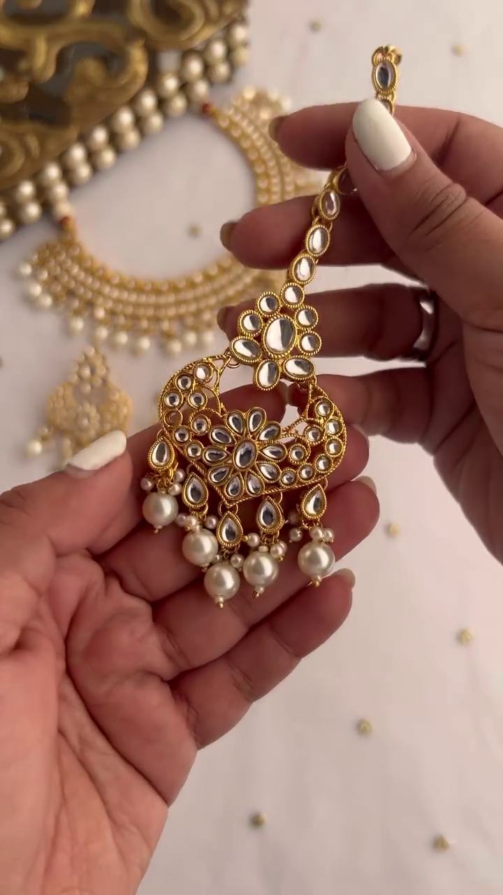 Elegant Gold-Toned Kundan Necklace Set with Pearl Drops - Image 3