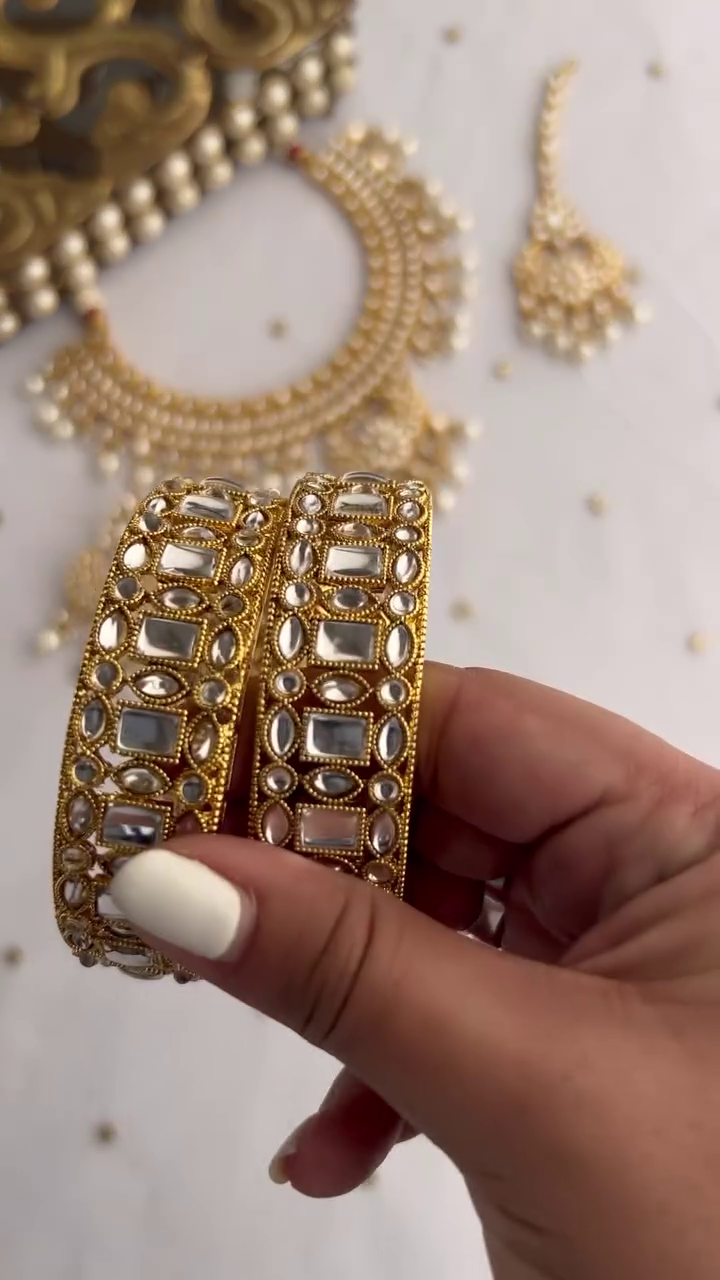 Elegant Gold-Toned Kundan Necklace Set with Pearl Drops - Image 2