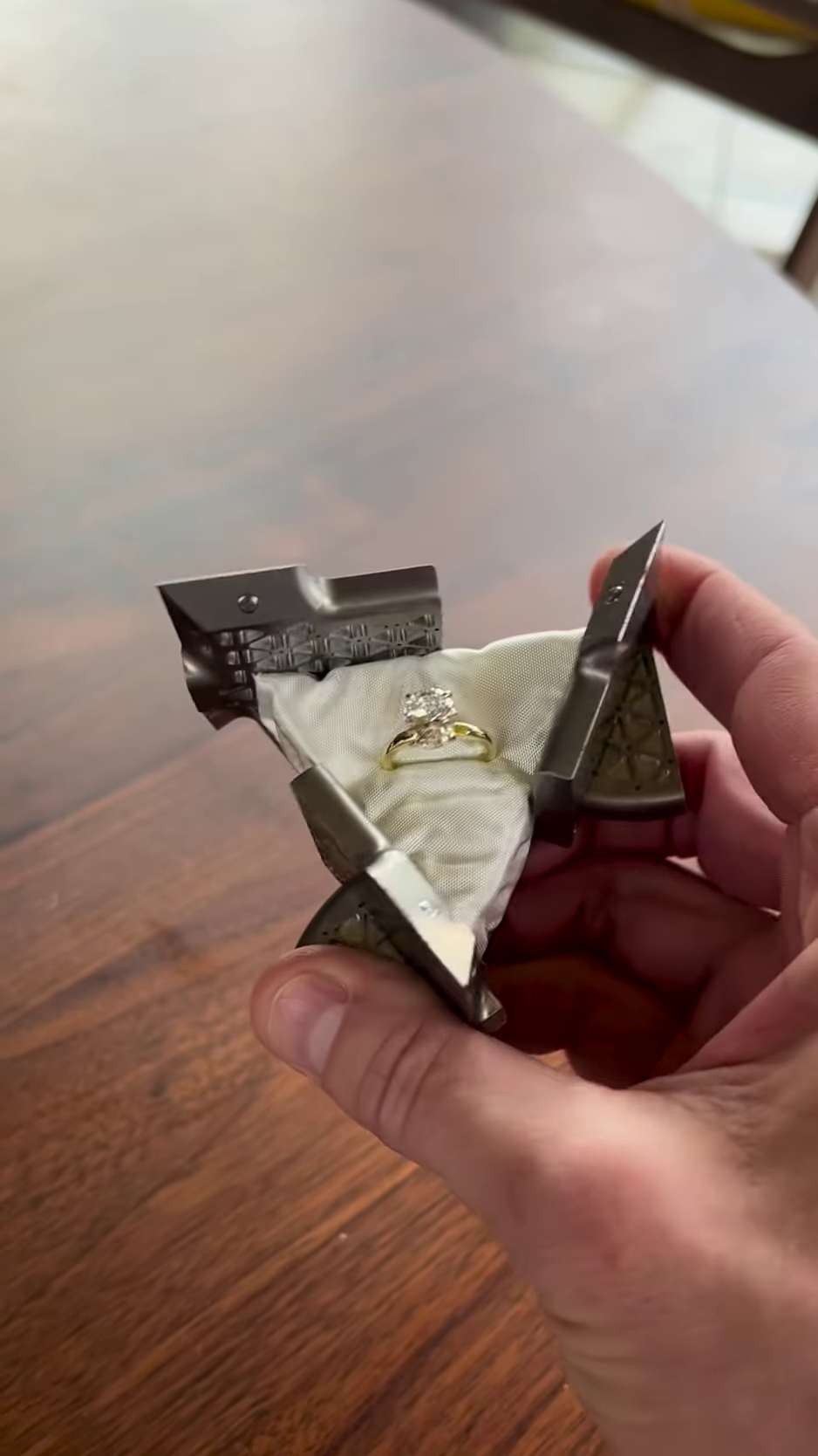 Elegant Gold-Toned Oval Ring Set with Stackable Bands - Image 2