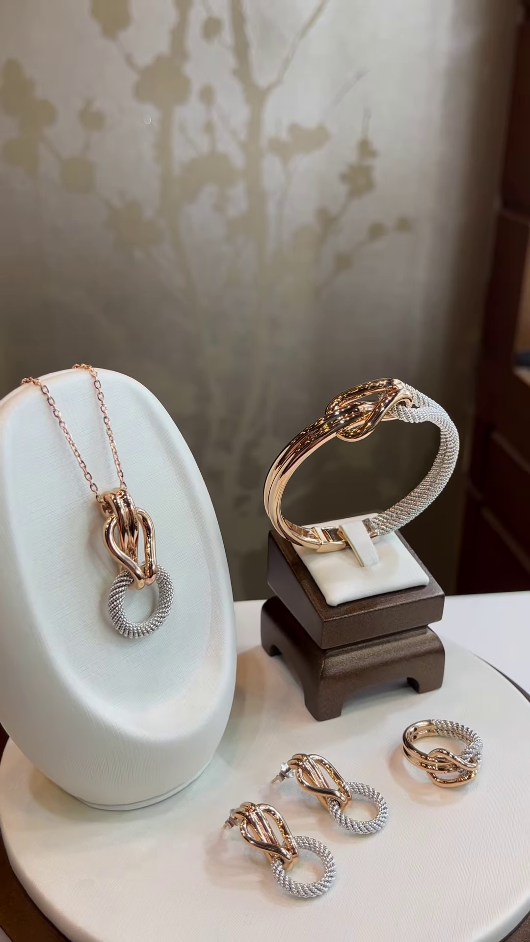 Elegant Two-Tone Intertwined Jewelry Set with Textured Cable Ring and Polished Accents - Image 3