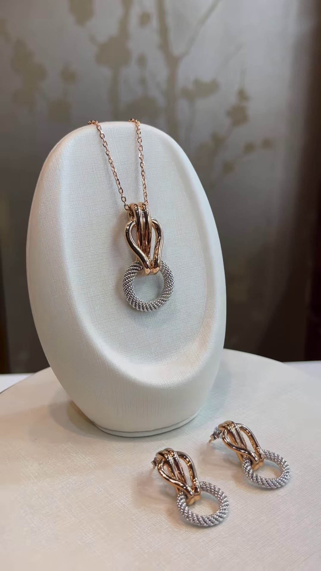 Elegant Two-Tone Intertwined Jewelry Set with Textured Cable Ring and Polished Accents - Image 4