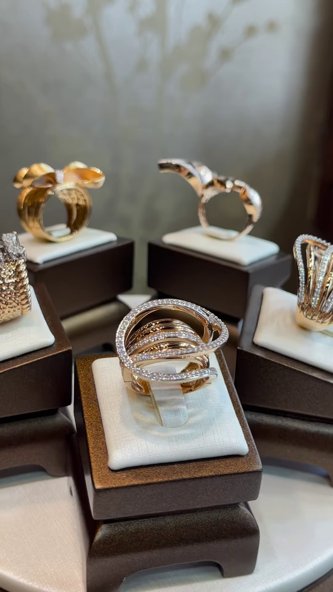 Elegant Gold-Toned Sculptural Bow Ring with Dazzling Clear Gemstone Accents - Image 5