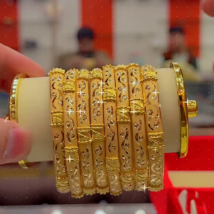 Elegant Gold-Toned bengals set