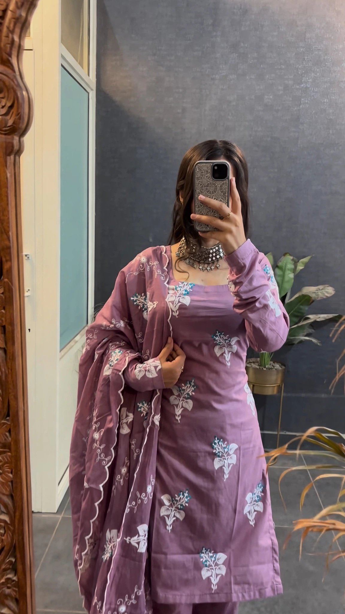 Dusty Mauve Cotton Floral Embroidered Kurta Set with Scalloped Dupatta - Image 3